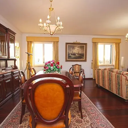 Old Town Sea View Apartment