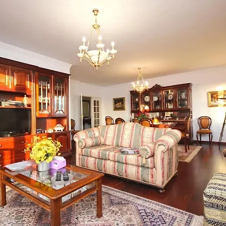 Old Town Sea View Apartment