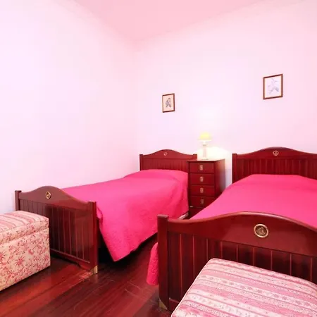 Old Town Sea View Apartment *