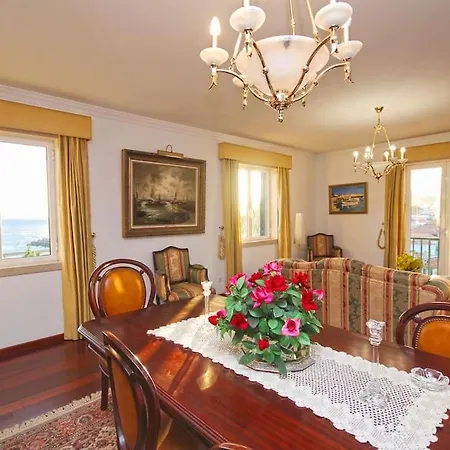 Old Town Sea View Apartment